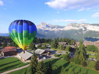 © Hot air balloon flights with Compagnie des Ballons / Heaven is Yours - @S.REY