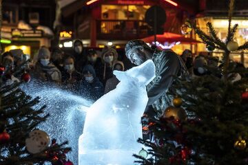 © Ice sculpture show - Millo Moravski
