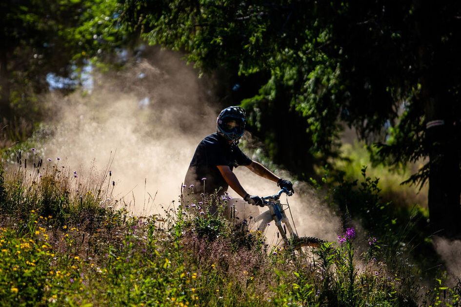 © Bike park Les Carroz - @Goplayoutside - V.RYNGERT