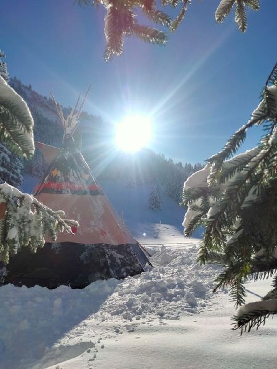 Soirée raquettes et repas sous tipi indien - La Vache qui Ride