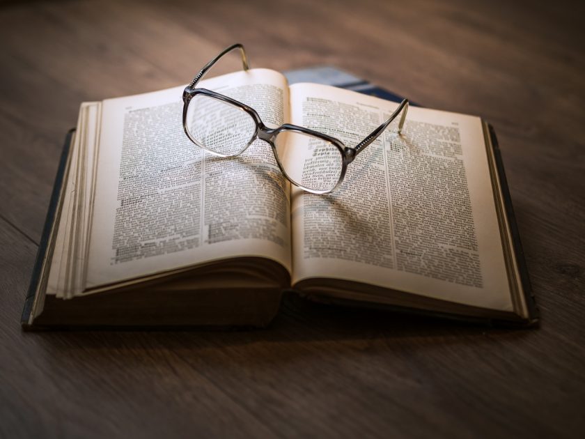 "Boekensmokkelaars" in de bibliotheek