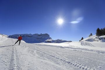 © Ski de fond sous le soleil au Col de Pierre Carrée - OT FLAINE-M.DALMASSO