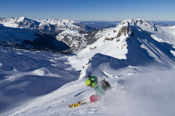© Ski hors piste dans le Grand Massif - @Tristan SHU