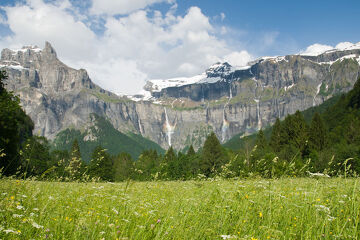 © The 30 waterfalls of the Cirque du Fer à Cheval - Frank Miramand