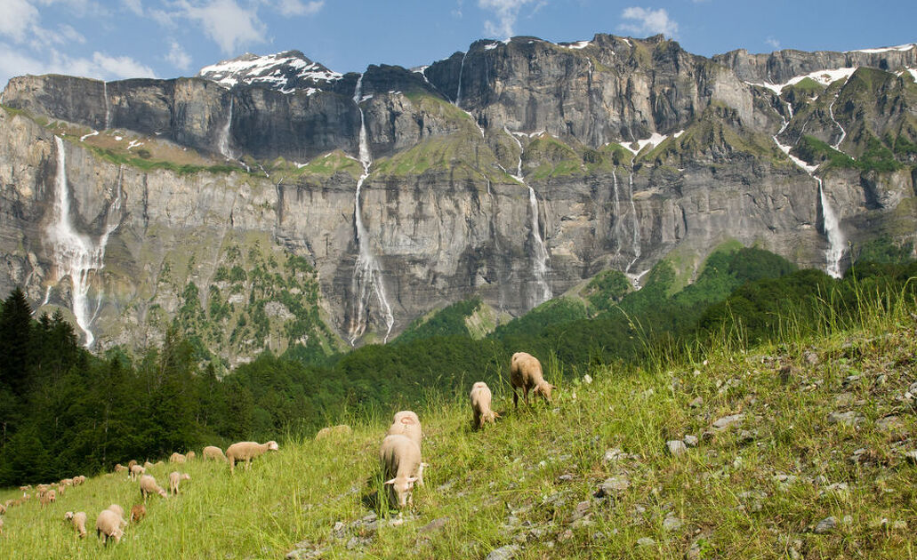 © The 30 waterfalls of the Cirque du Fer à Cheval - Frank Miramand