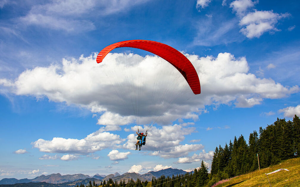 © Parapente-Planete-Vol-Biplace-Aire-Decollage-Les-Carroz-Ete - OT Flaine-Candice Genard