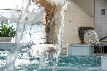 © Aquacime centre: swimming pool and spa - @OT Les Carroz