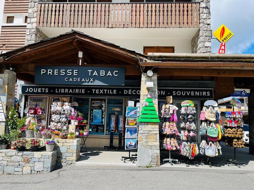 © Newspaper Store - Tobacconist's - Yann MATHURIN