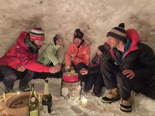 Fondue dans l'igloo avec Igloo Raquettes_Les Carroz-d'Arâches