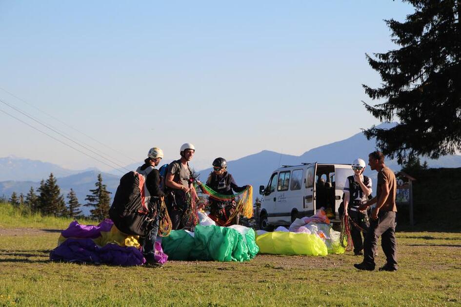 © Parapente-Planete-Stage-Groupe-Briefing - Parapente Planète