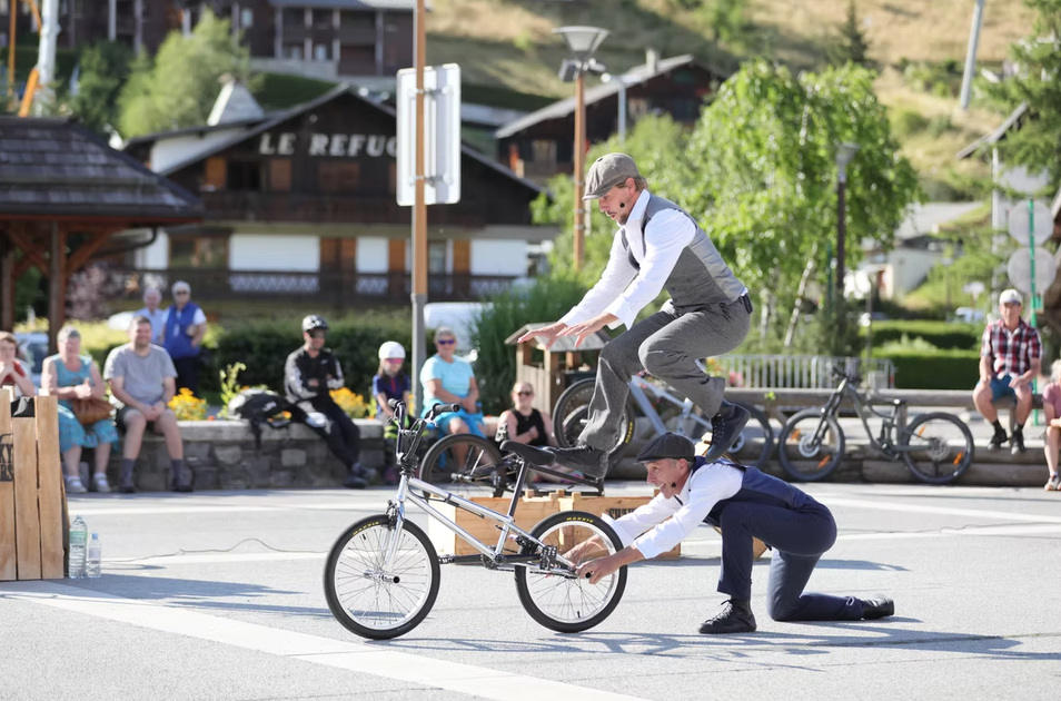 Le spectacle des Peaky Bikers_Les Carroz-d'Arâches