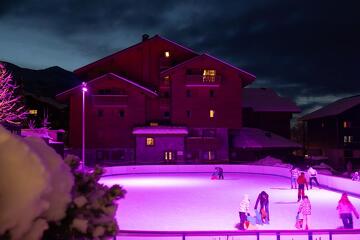© Patinoire_Les Carroz-d'Arâches - OT LES CARROZ