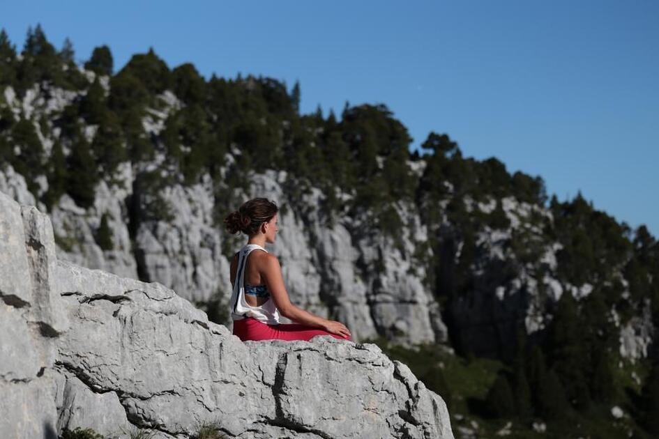 © Cours de Yoga Vinyasa et Yin Yoga avec Lise_Les Carroz-d'Arâches - Lise Brunet