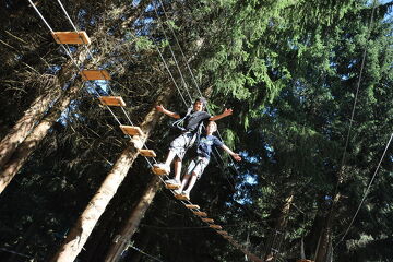 © Mont Favy tree-top adventure park - Office de tourisme Les Carroz