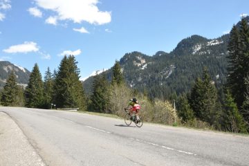 © Montée Les Carroz au Col de Pierre Carrée - OT Les Carroz