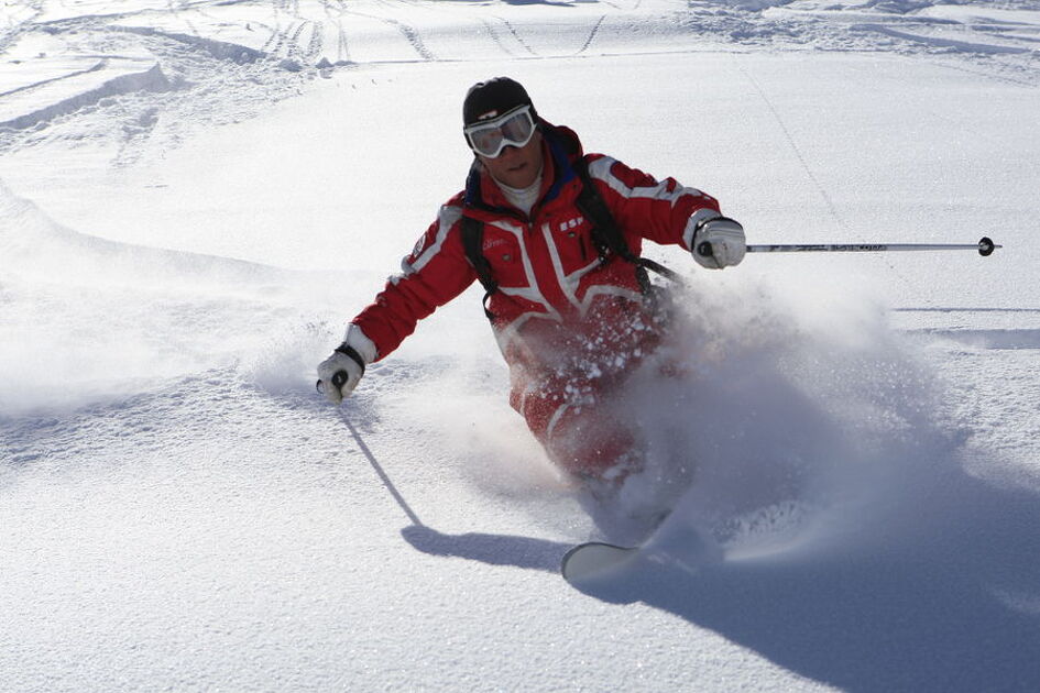 © Alpine skiing group lessons - Monica Dalmasso