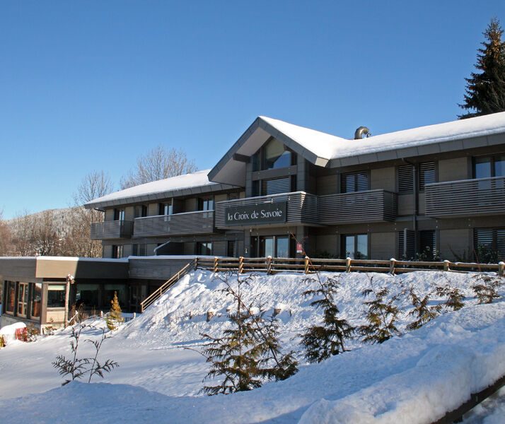 © Façade en hiver - La Croix de Savoie